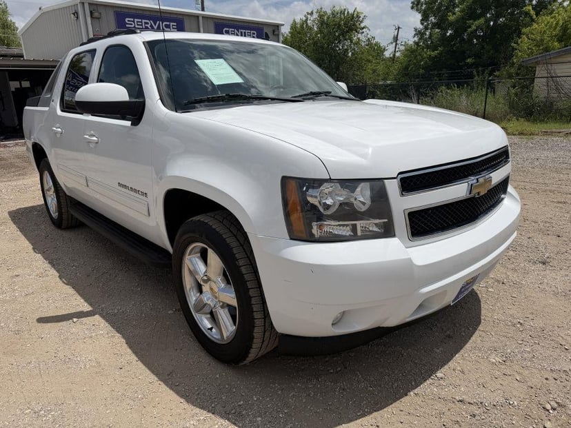 2010 Chevrolet Avalanche - Image 1