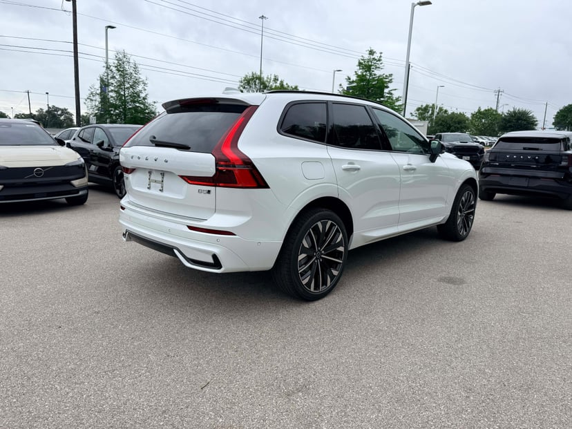 2026 Volvo XC60 - Image 3