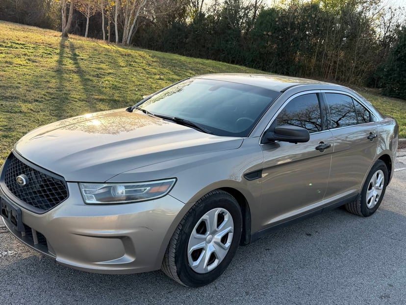 2015 Ford Taurus - Image 2