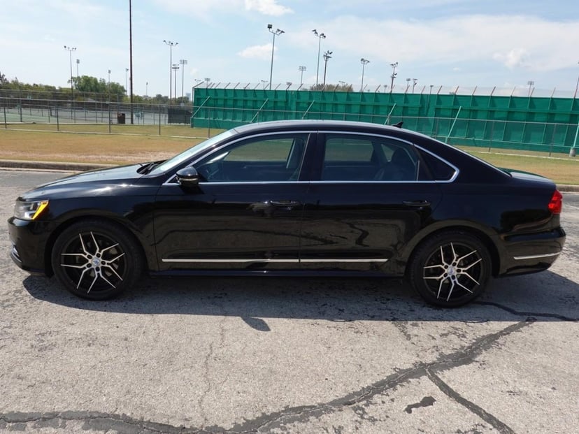 2016 Volkswagen Passat - Image 2