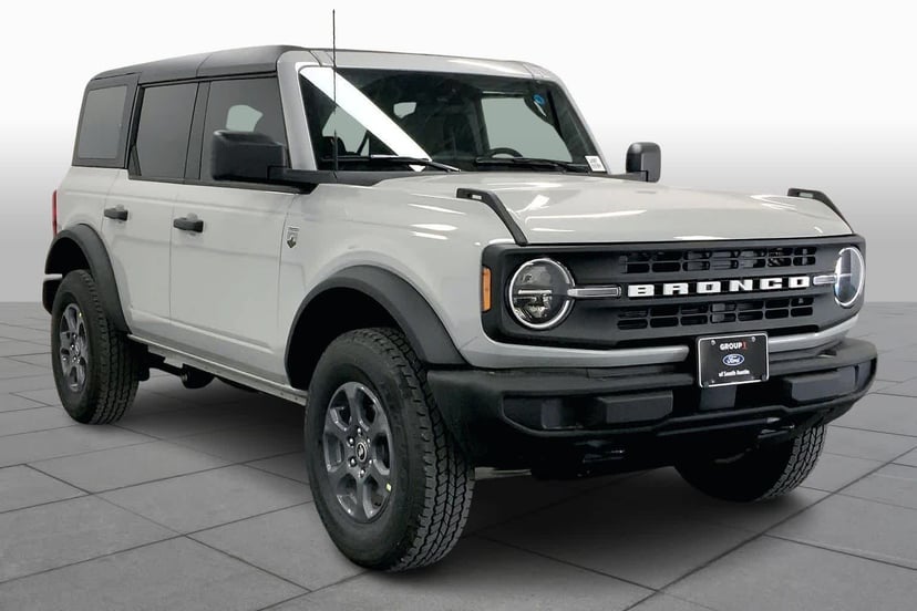 2026 Ford Bronco - Image 2