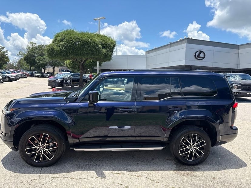 2026 Lexus GX - Image 2