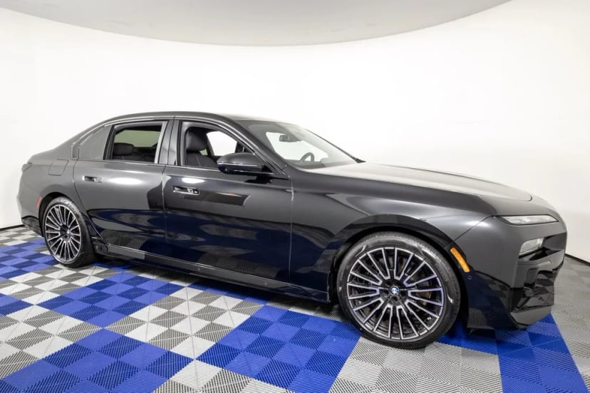 2025 BMW 7 Series - Image 2