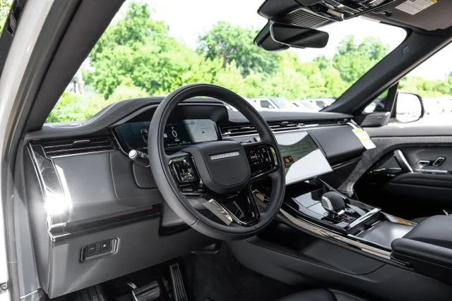 2026 Land Rover Range Rover Sport Plug-in Hybrid Dynamic SE 4D Sport Utility Gray - Image 3