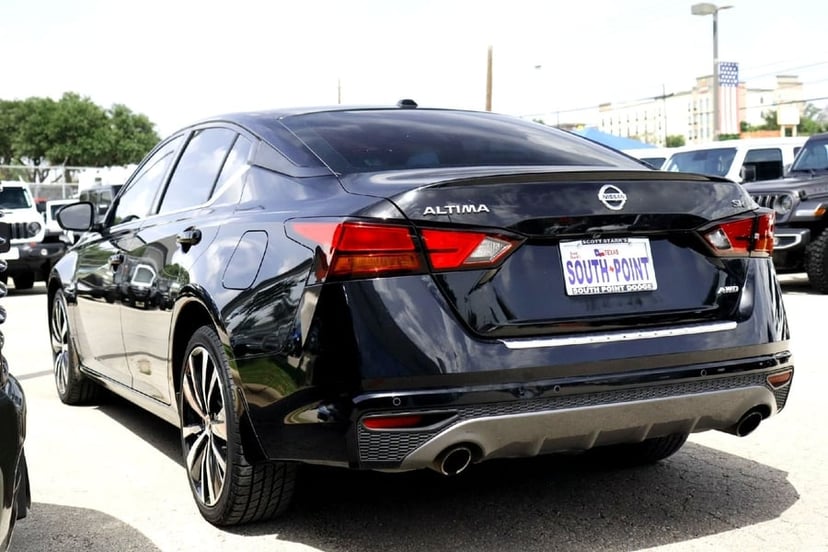 2022 Nissan Altima - Image 3