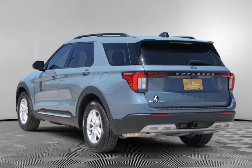 2025 Ford Explorer - Image 2