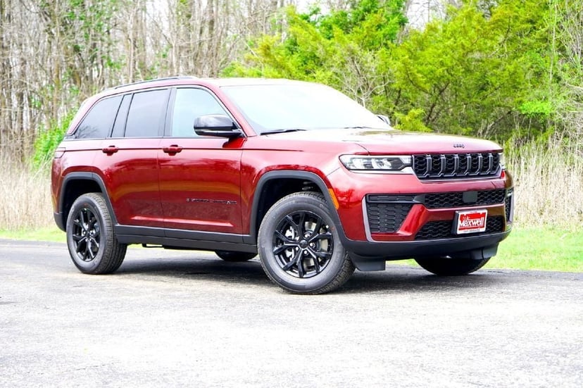 2026 Jeep Grand Cherokee Laredo Altitude - Image 1