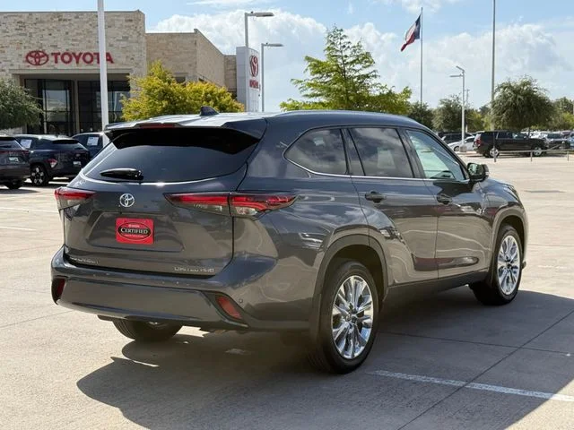 2024 Toyota Highlander - Image 2
