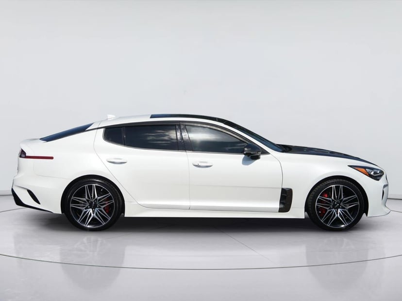 2022 Kia Stinger - Image 2