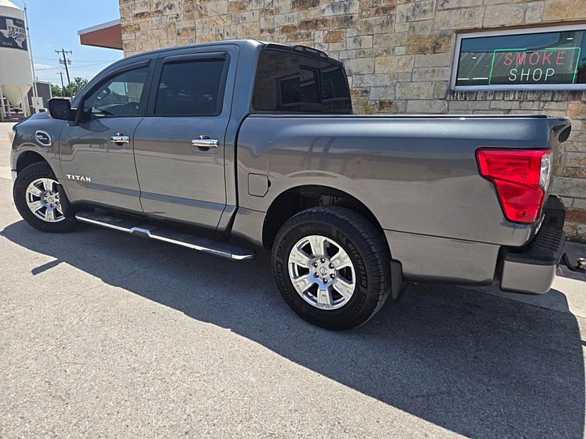 2017 Nissan Titan - Image 3