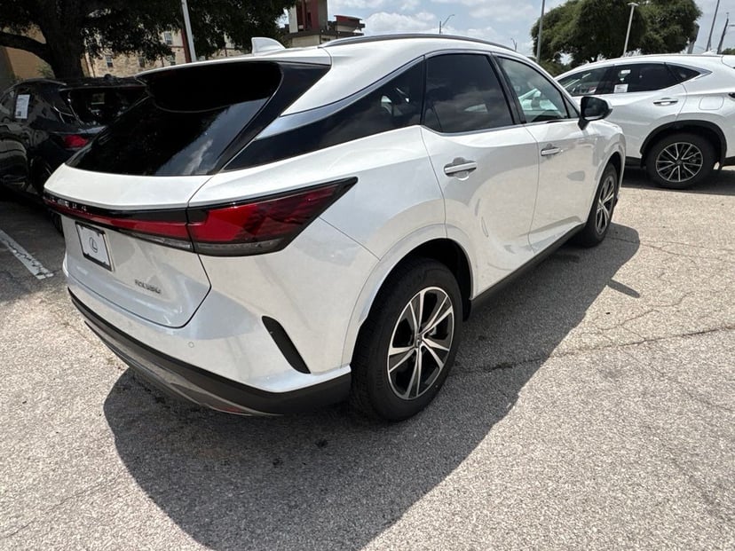 2025 Lexus RX - Image 3