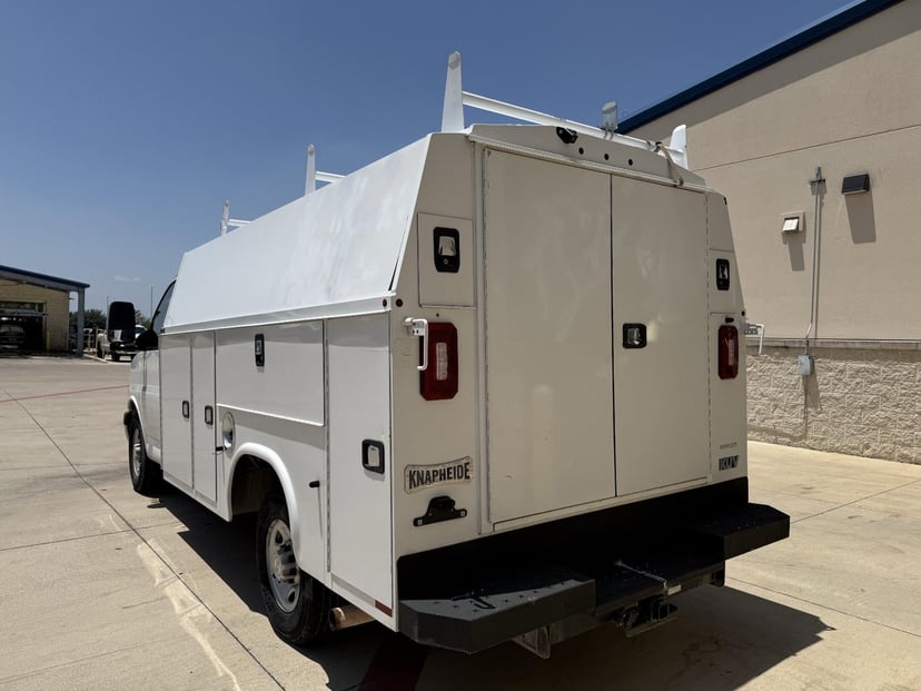 2020 Chevrolet Express Cutaway - Image 3