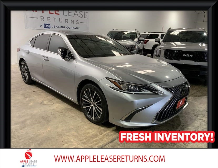2022 Lexus ES - Image 1