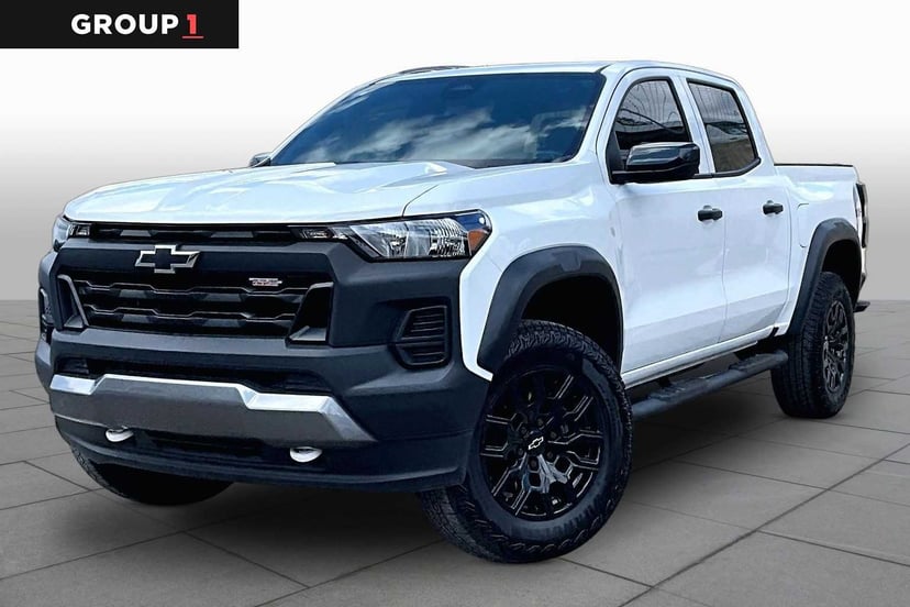2024 Chevrolet Colorado - Image 3