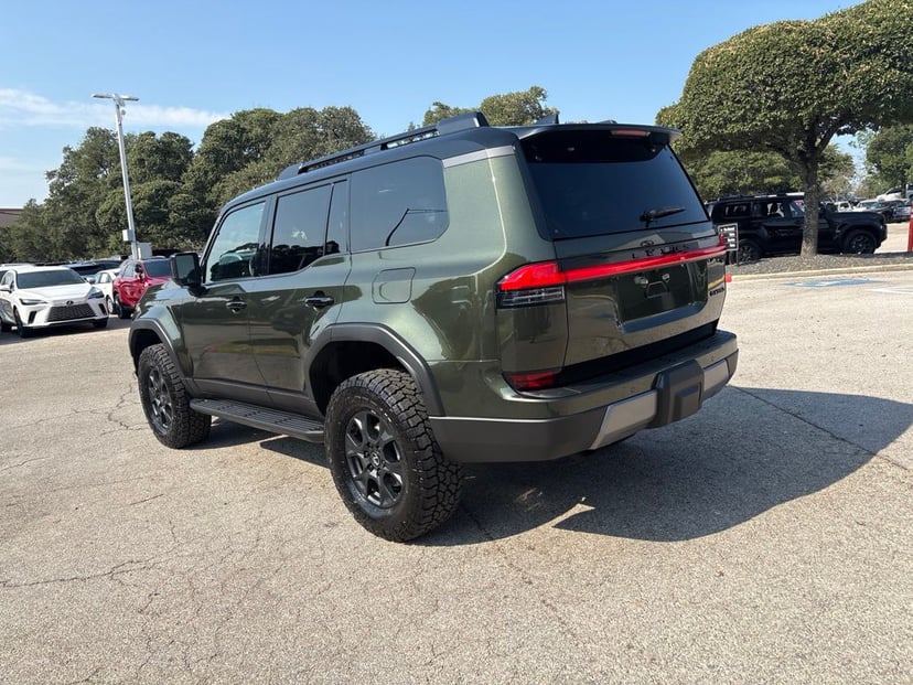 2026 Lexus GX - Image 3