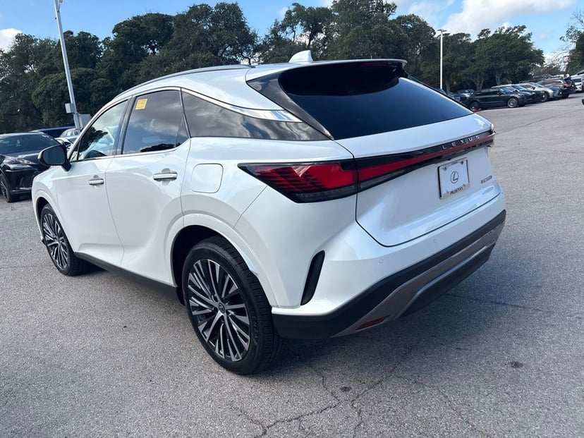 2026 Lexus RX - Image 3