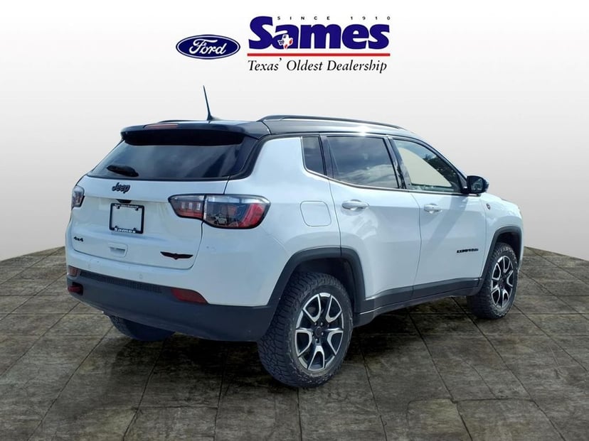 2025 Jeep Compass - Image 3