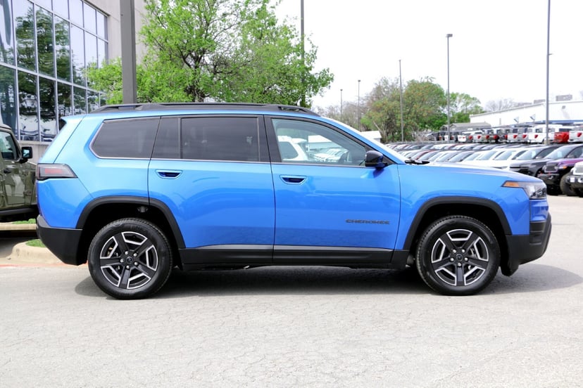 2026 Jeep Cherokee - Image 2