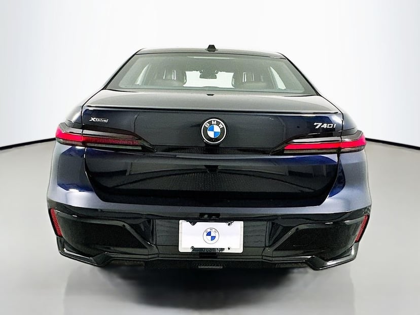 2026 BMW 7 Series - Image 3