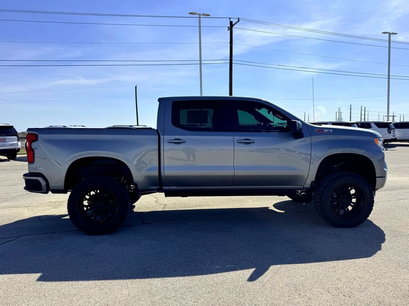 2026 Chevrolet Silverado 1500 - Image 2