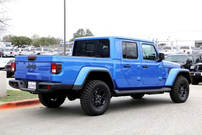 2026 Jeep Gladiator - Image 2