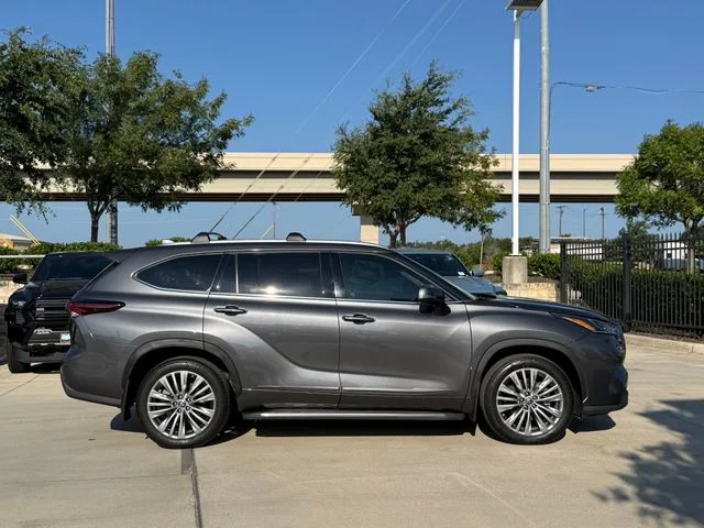 2024 Toyota Highlander - Image 3