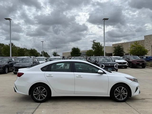 2023 Kia Forte - Image 3
