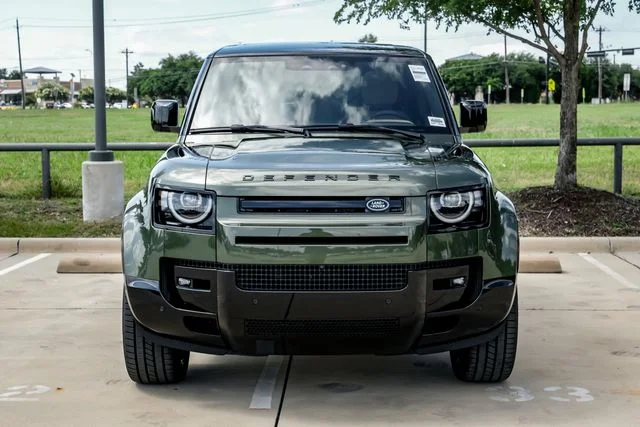 2026 Land Rover Defender - Image 2