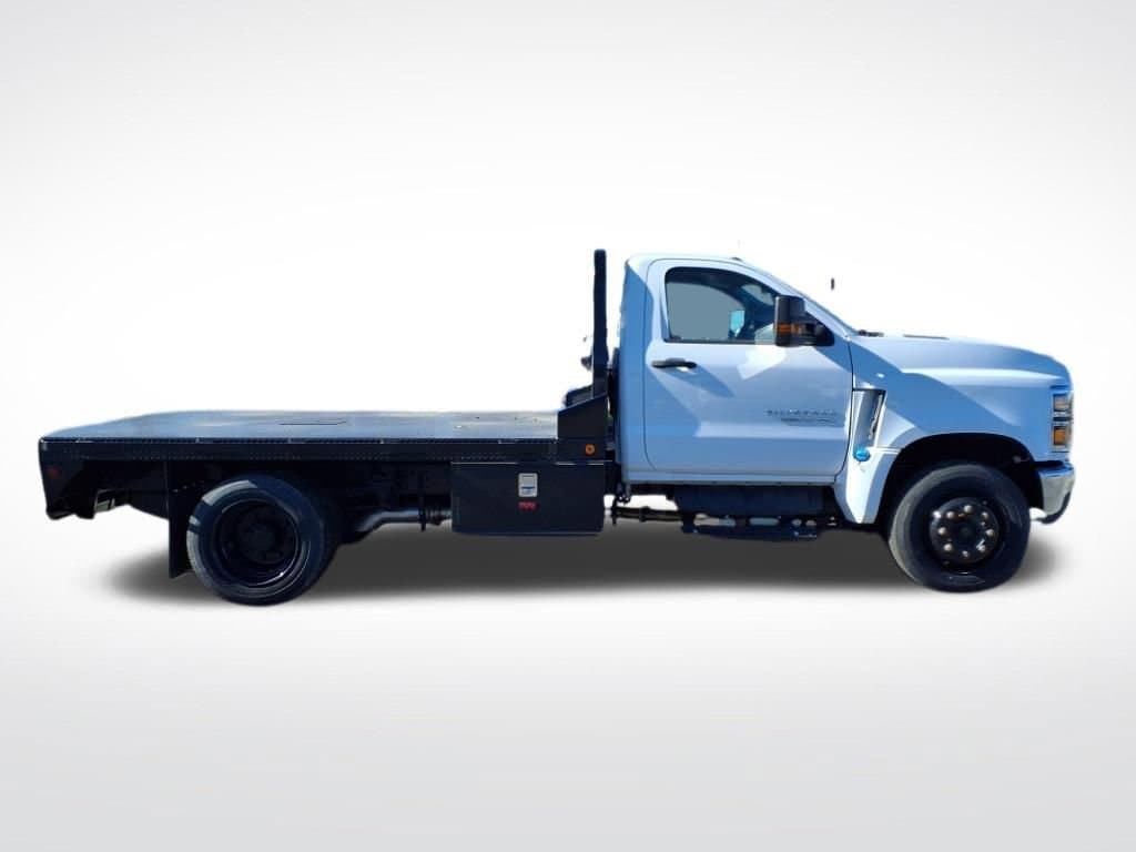 2023 Chevrolet Silverado 5500 HD - Image 3