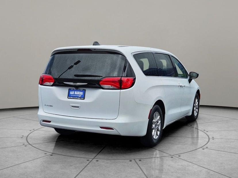 2024 Chrysler Voyager - Image 2