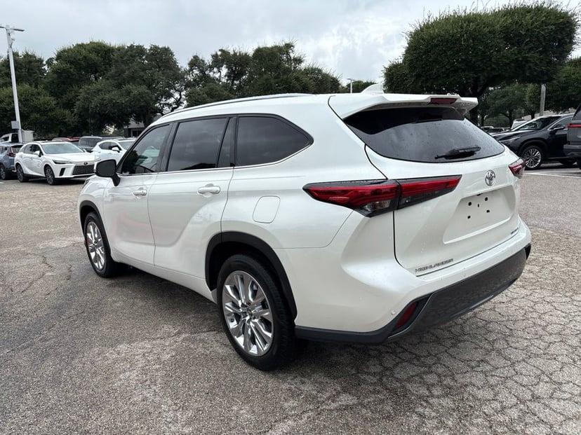 2021 Toyota Highlander - Image 3