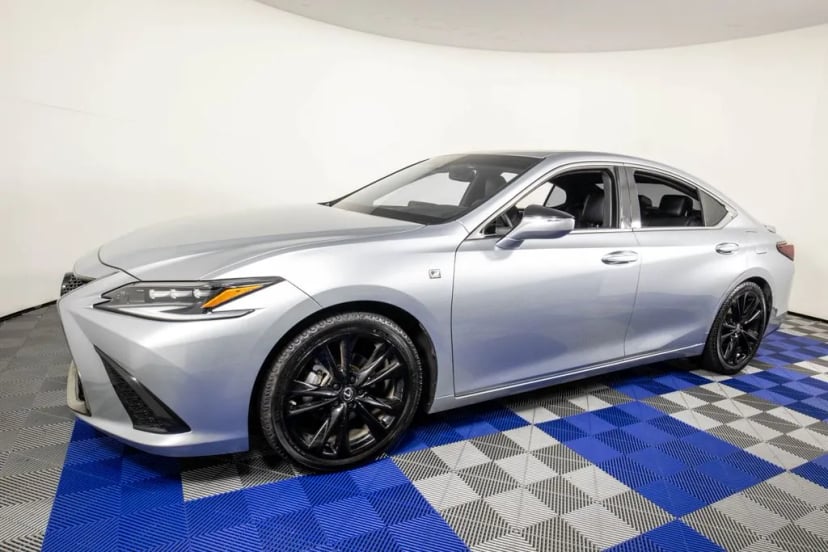 2023 Lexus ES - Image 1