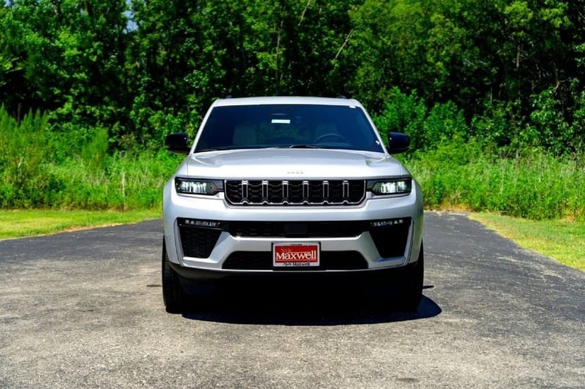 2026 Jeep Grand Cherokee - Image 2