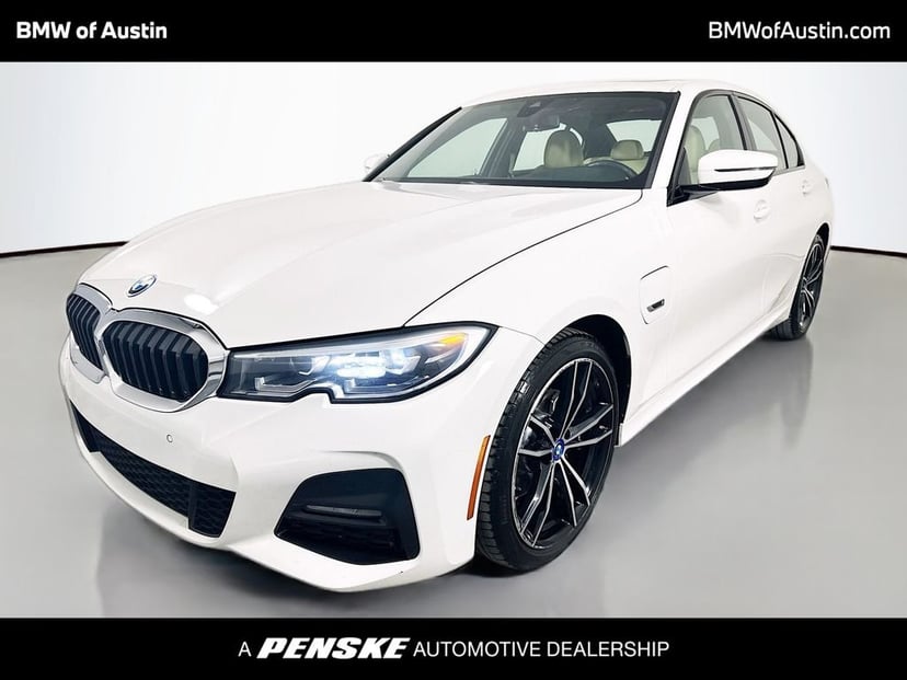2022 BMW 3 Series - Image 2