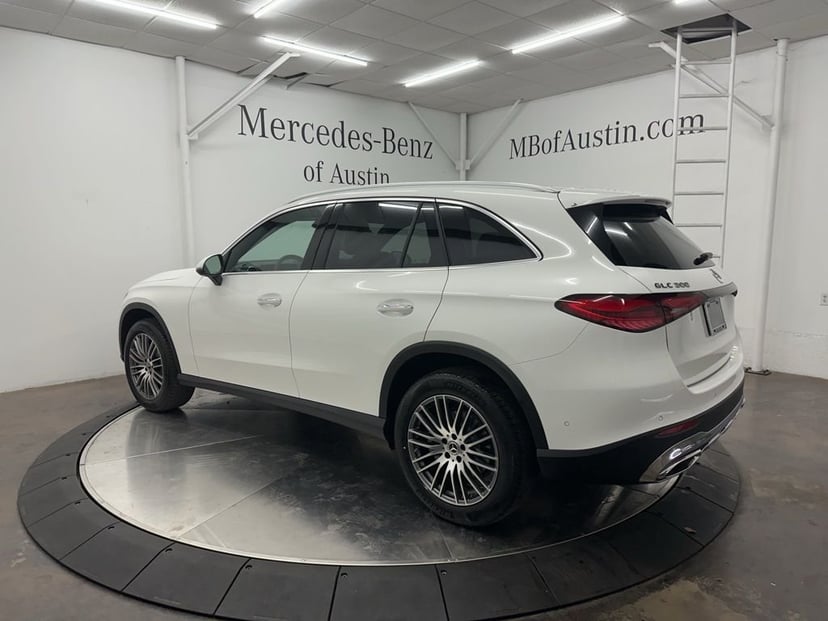 2026 Mercedes-Benz GLC - Image 3
