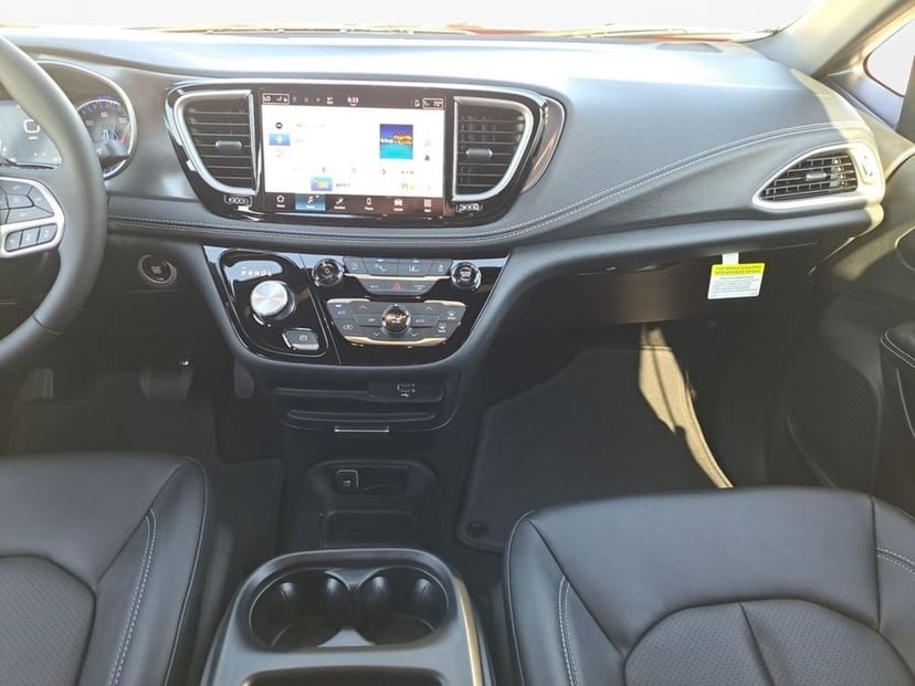 2026 Chrysler Pacifica - Image 2