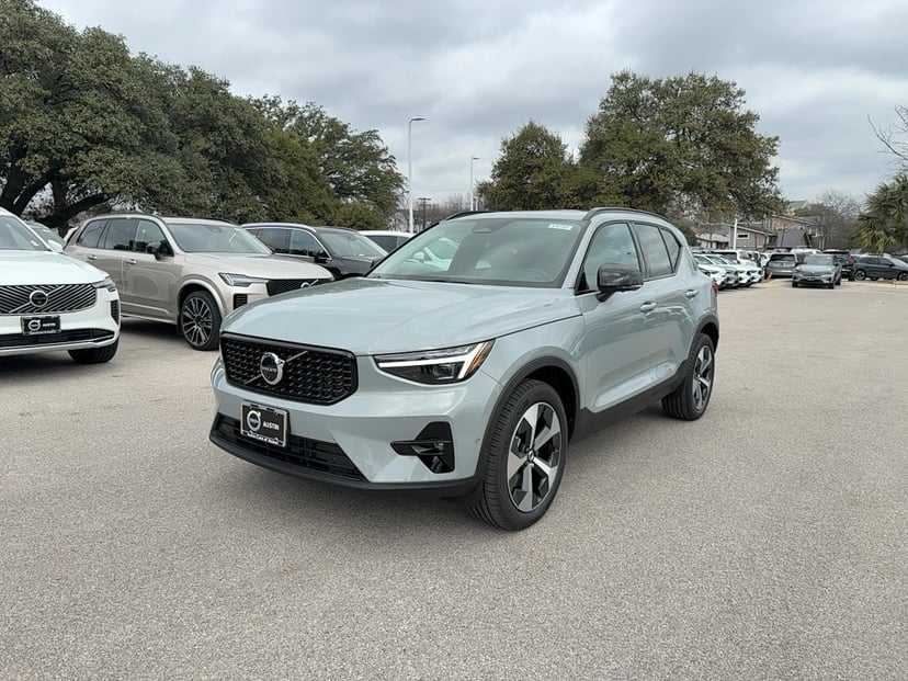 2026 Volvo XC40 - Image 1