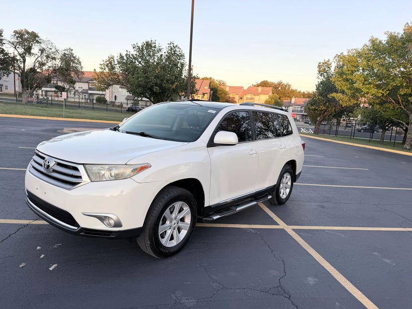 2012 Toyota Highlander - Image 1