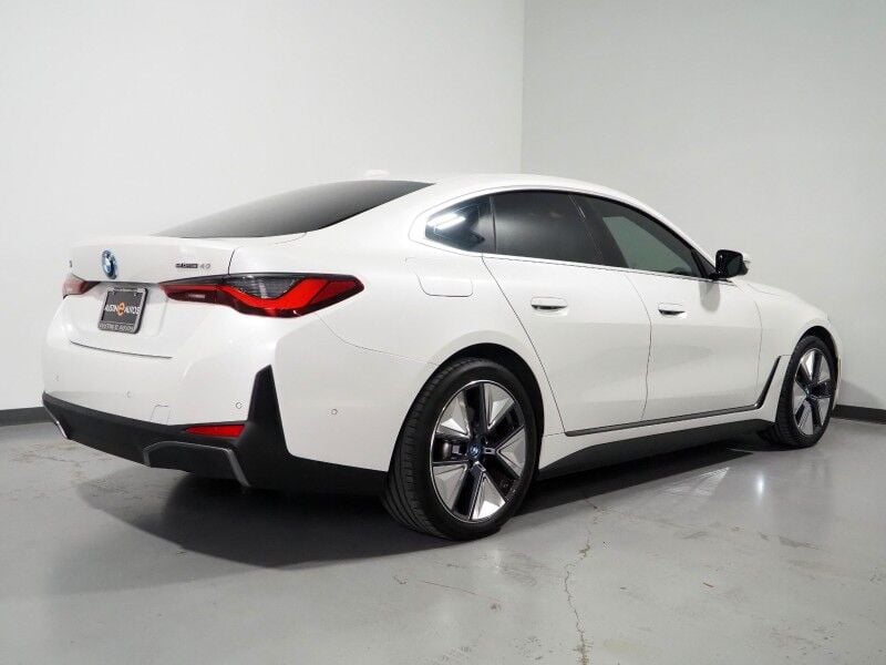 2023 BMW i4 - Image 3