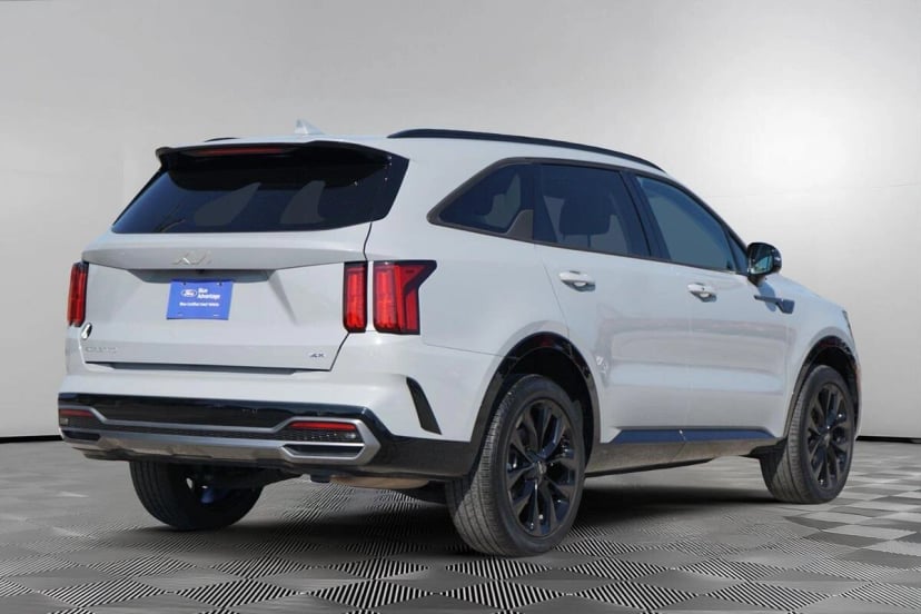 2023 Kia Sorento - Image 3