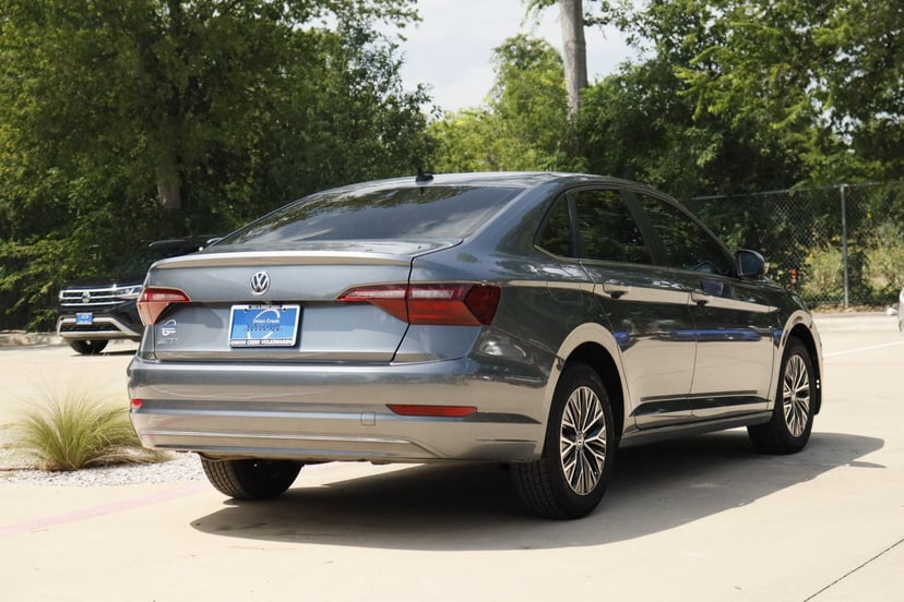 2021 Volkswagen Jetta - Image 3