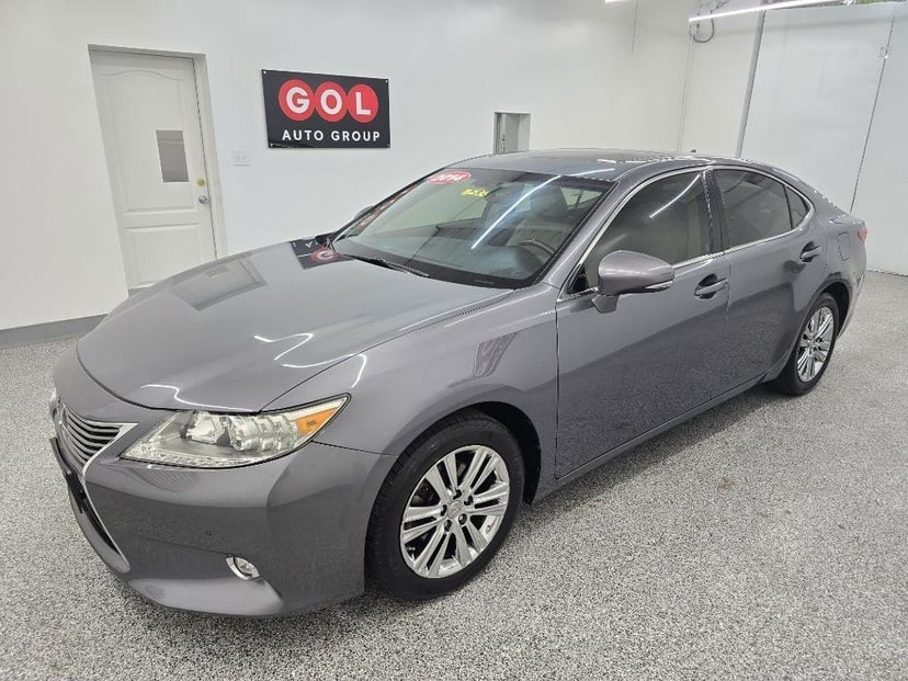 2014 Lexus ES - Image 2