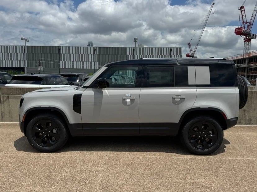 2026 Land Rover Defender - Image 2