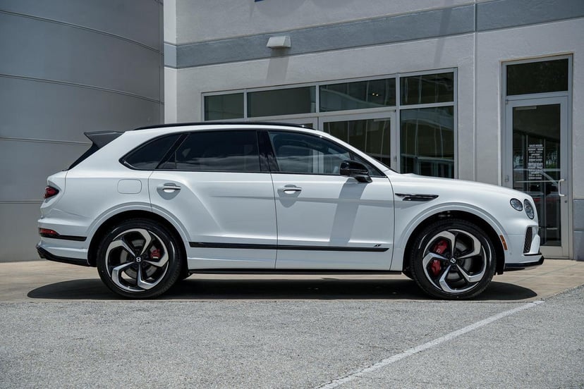 2025 Bentley Bentayga - Image 3
