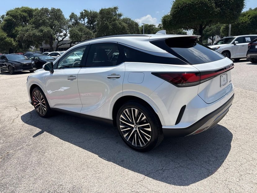 2025 Lexus RX - Image 3