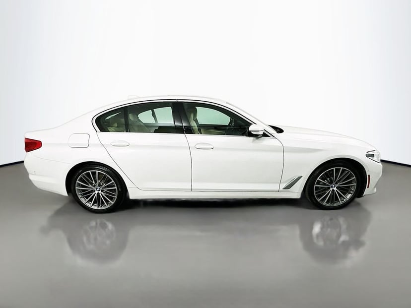 2019 BMW 540i - Image 3