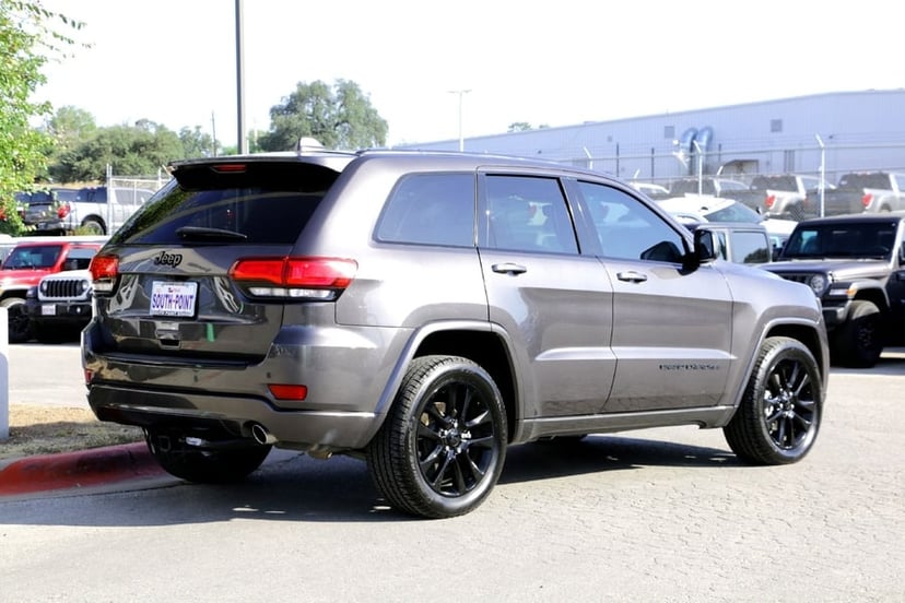 2018 Jeep Grand Cherokee - Image 3