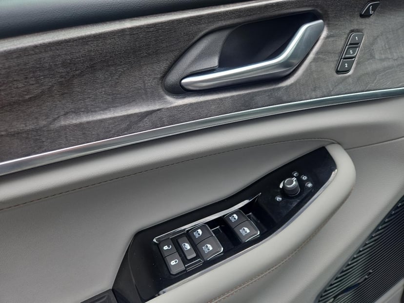 2021 Jeep Grand Cherokee L - Image 3