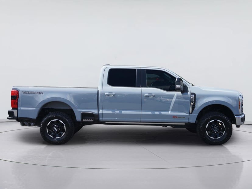 2025 Ford F-250 - Image 2