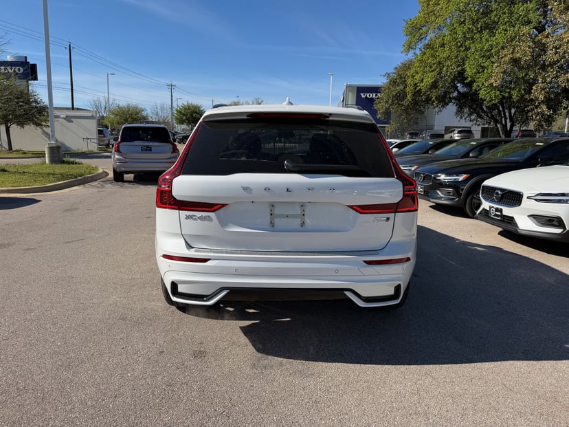 2026 Volvo XC60 - Image 2